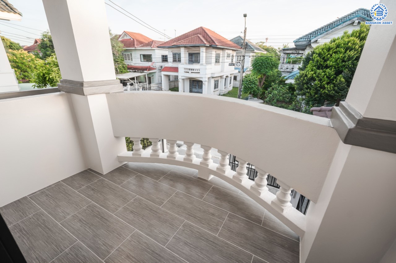 บ้านมือสองตกแต่งใหม่ แบรนด์ Property Perfect ม.มณีรินทร์ รัตนาธิเบศร์-ท่าอิฐ เนื้อที่ 54 ตร.ว. ฟังก์ชัน 3 ห้องนอน 2 ห้องน้ำ 2 ห้องอเนกประสงค์ พร้อมจอดรถได้ 2 คัน บนทำเลศักยภาพ ใกล้ทางด่วน "งามวงศ์วาน" และเพียง 10 นาที ถึงรถไฟฟ้า "สถานีบางรักน้อยท่าอิฐ"...